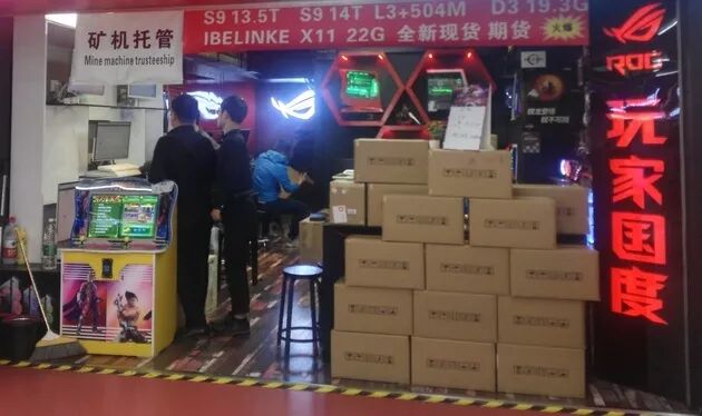 莱特币矿机 一天收益_比特币价格暴跌下的矿机江湖_19世纪加州淘金热中卖铁锹的人对比特币矿机商